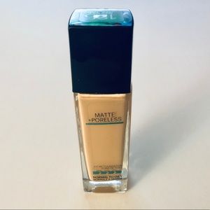Maybelline Fit Me Matte Foundation Nude Beige